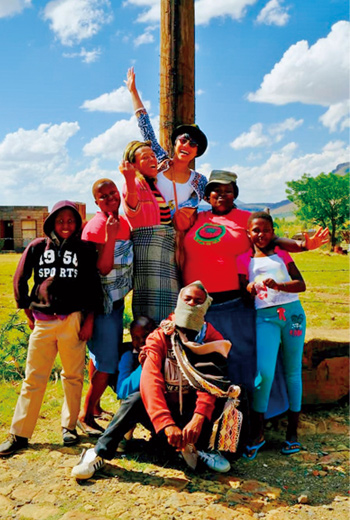 蔡小季喜歡造訪小鎮，不走一般觀光客路線，在非洲賴索托的塔巴采卡，跟著當地人過生活。